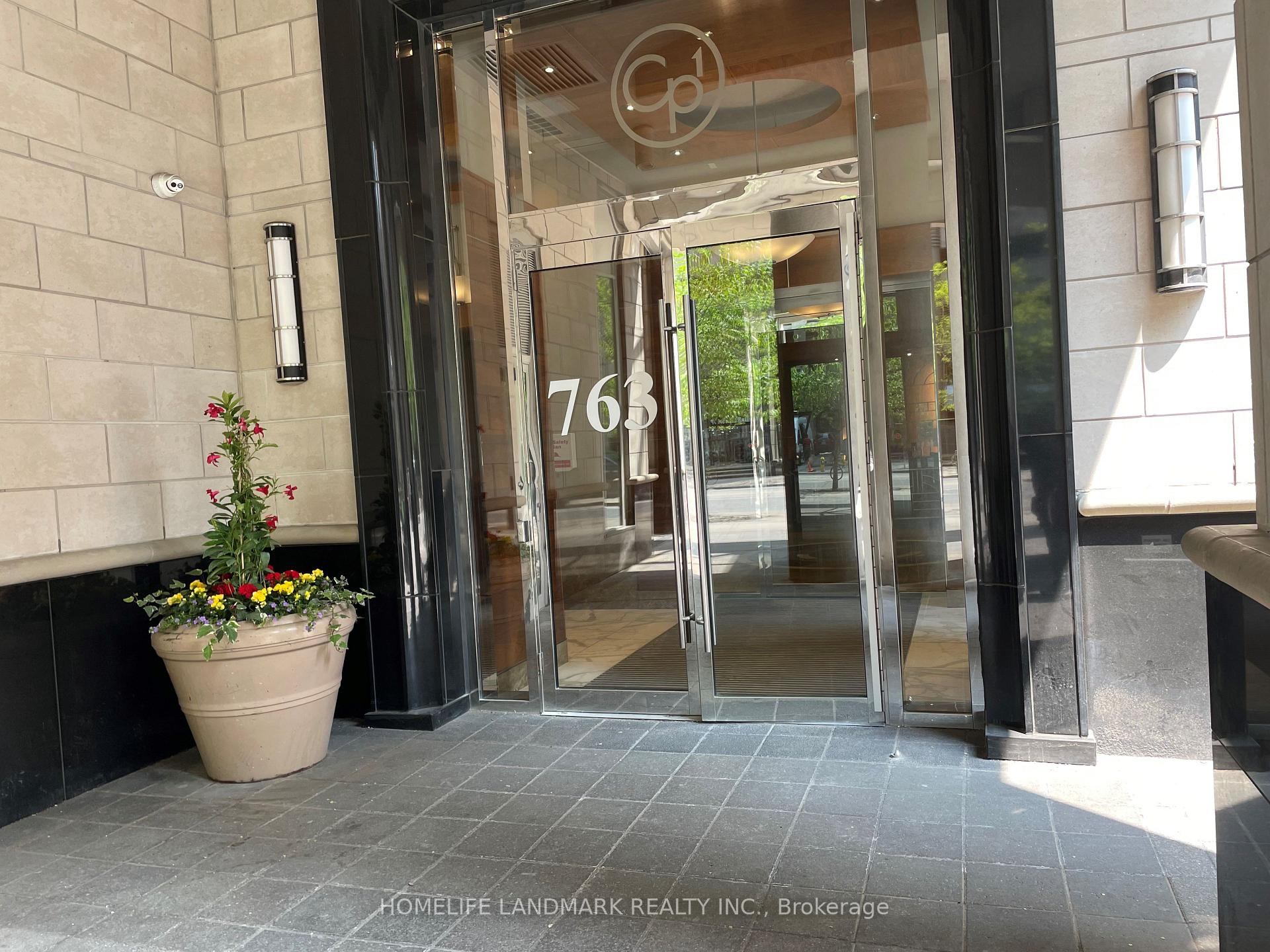 2 Bedrooms Condo at 763 Bay, Toronto For sale