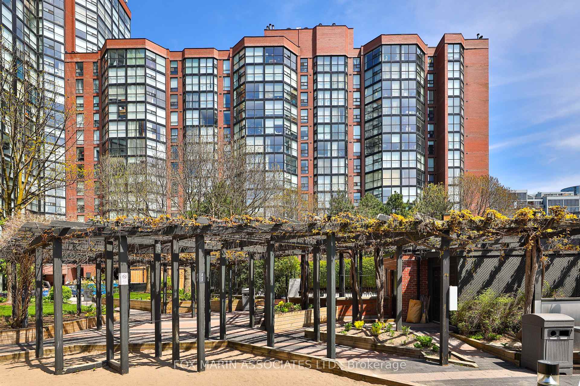 2 Bedrooms Condo at 701 King, Toronto For sale