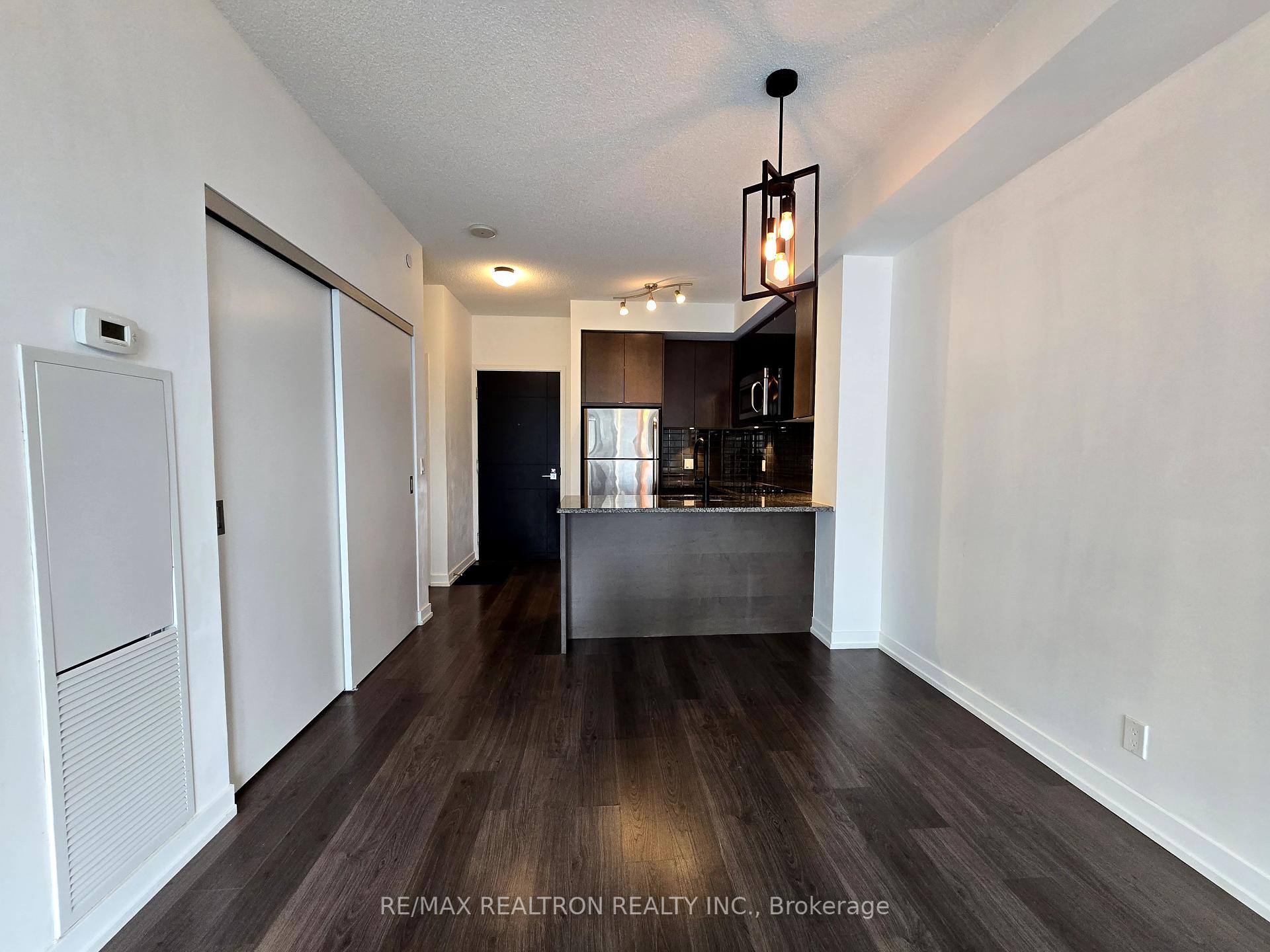 2 Bedrooms Condo at 89 Dunfield, Toronto For sale