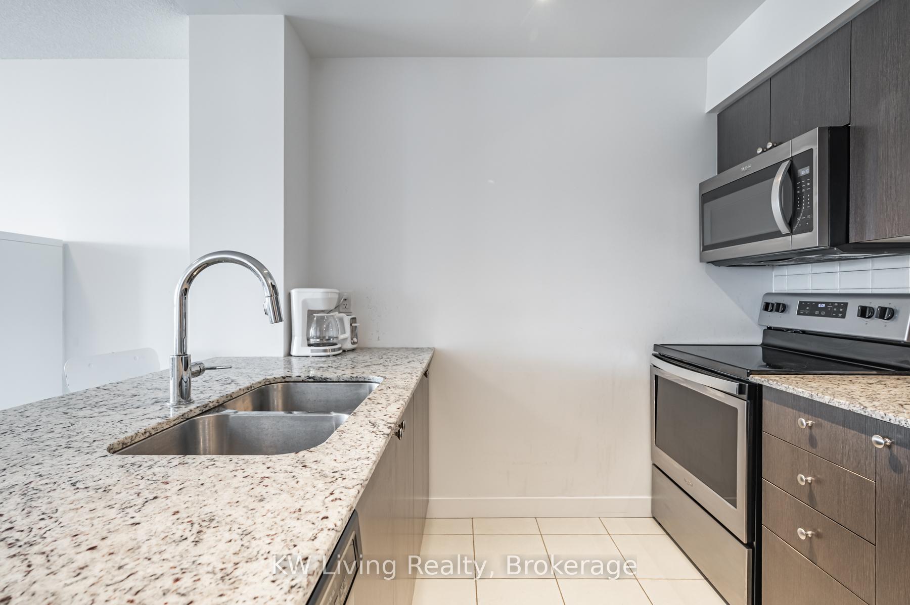 2 Bedrooms Condo at 8 Trent, Toronto For sale