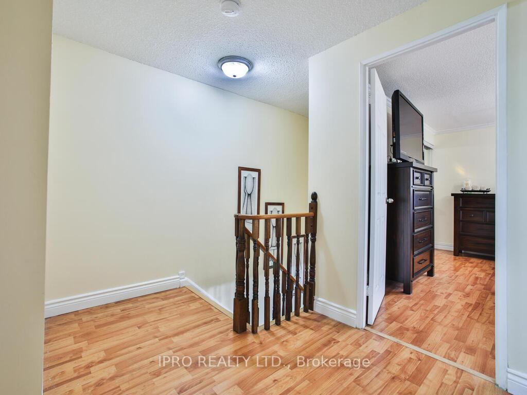 4 Bedrooms Condo at 485 Meadows, Mississauga For sale