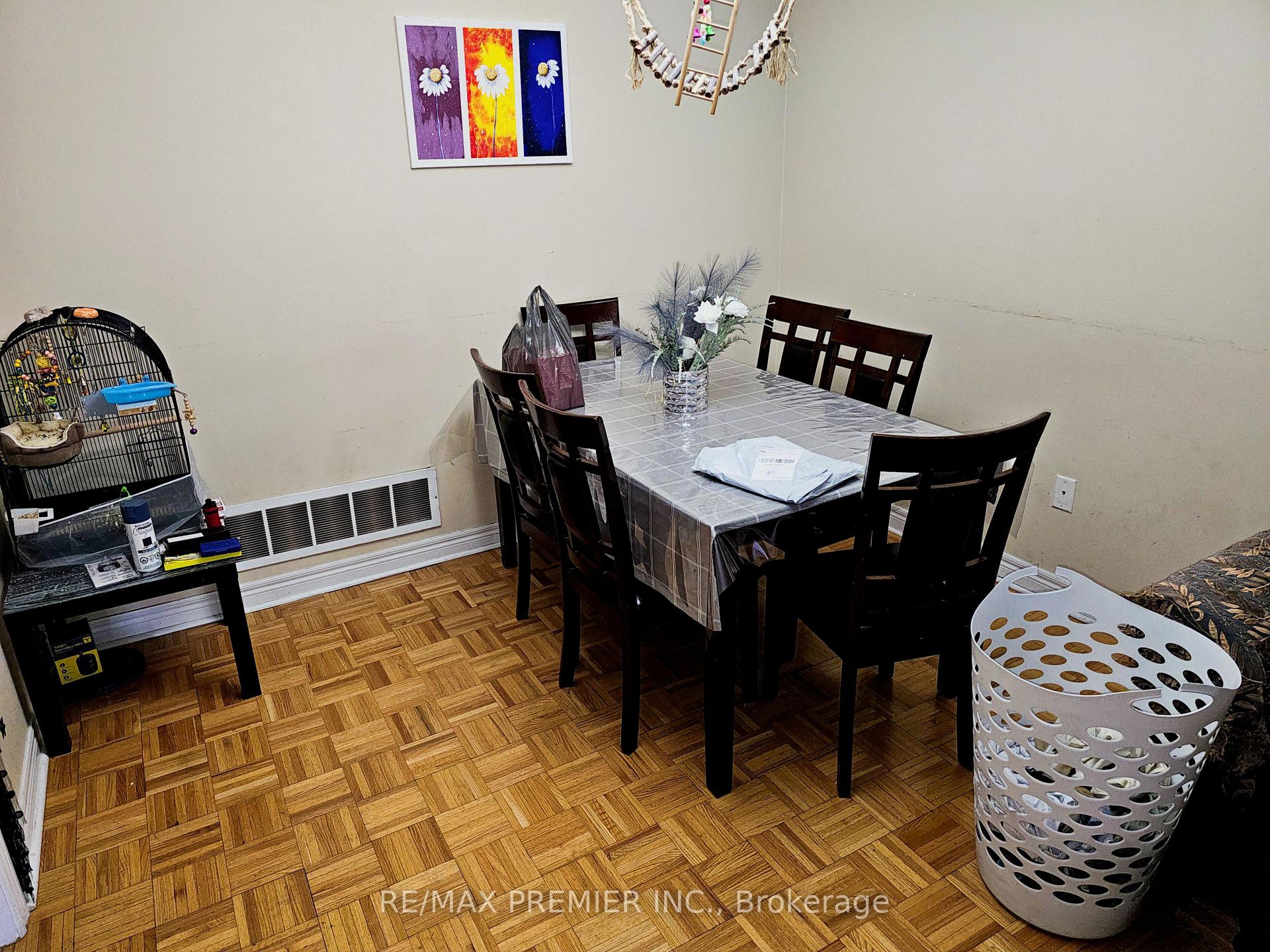 3 Bedrooms Condo at 19 Foxchase, Vaughan For sale