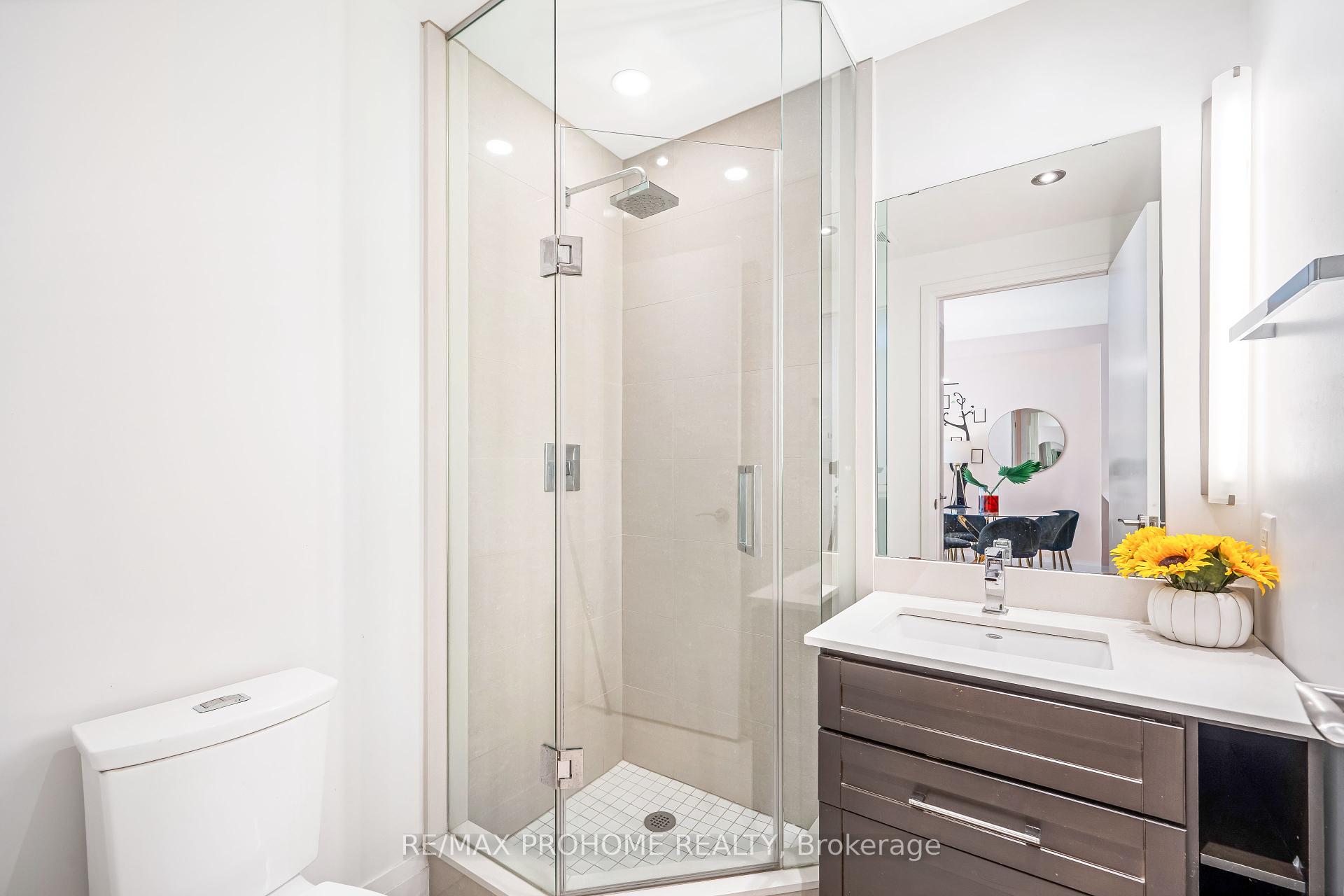 2 Bedrooms Condo at 21 Clairtrell, Toronto For sale