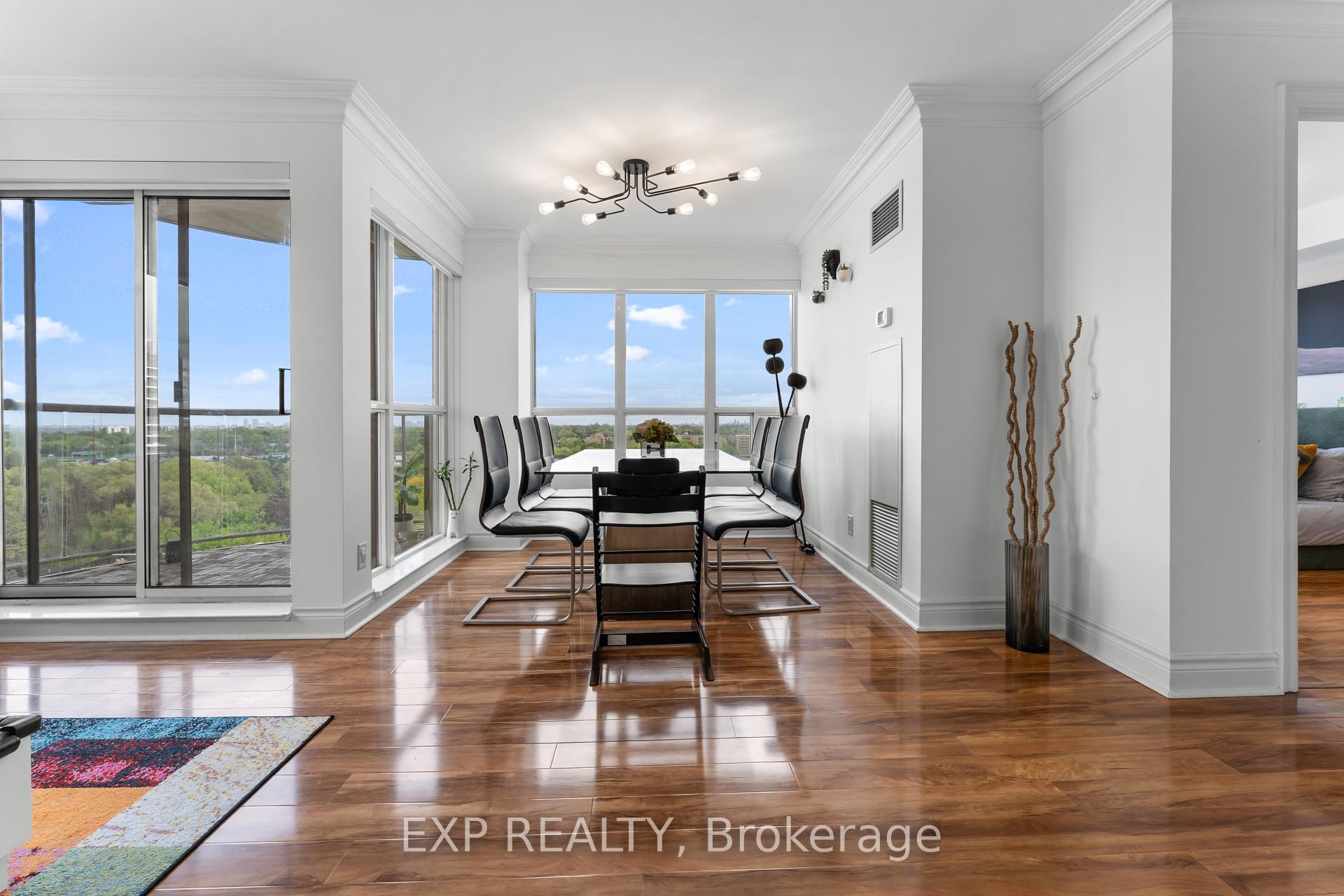 3 Bedrooms Condo at 2 Clairtrell, Toronto For sale