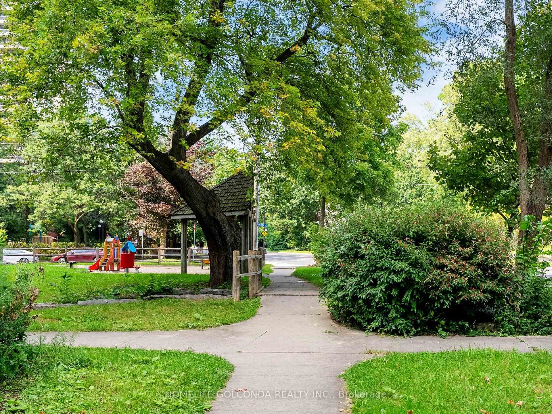 2 Bedrooms Condo at 28 Empress, Toronto For sale
