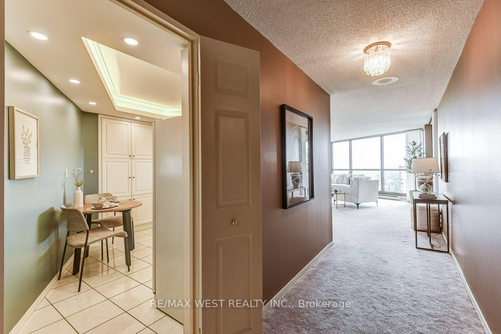 3 Bedrooms Condo at 2000 Islington, Toronto For sale