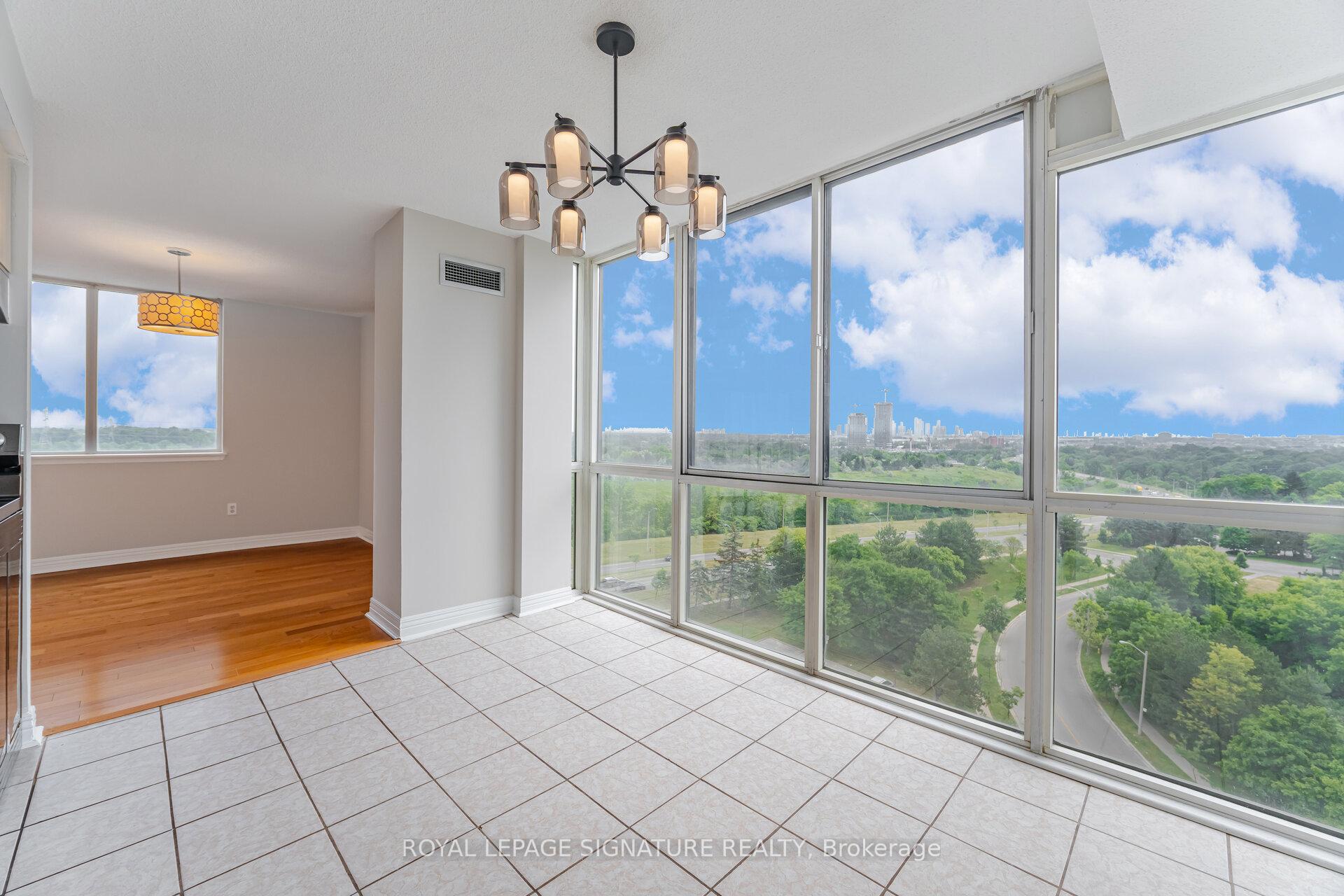 3 Bedrooms Condo at 10 Markbrook, Toronto For sale