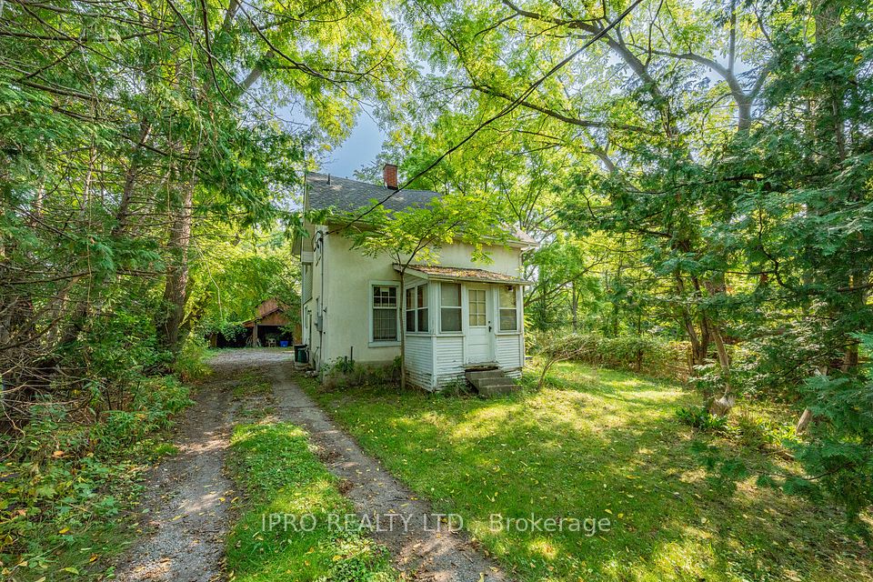 5 bed, 2 bath farmhouse