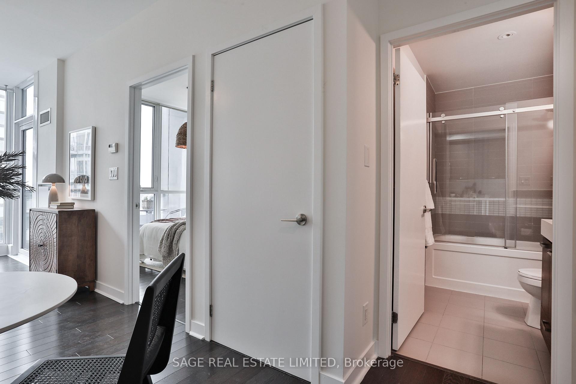 1 Bedroom Condo at 295 Adelaide,  Toronto For sale