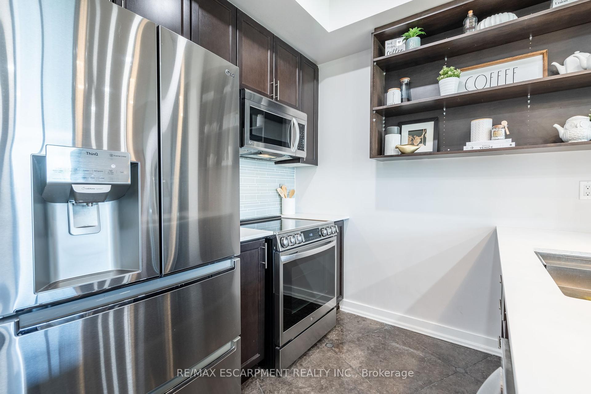 2 Bedrooms Condo at 125 Shoreview, Hamilton For sale