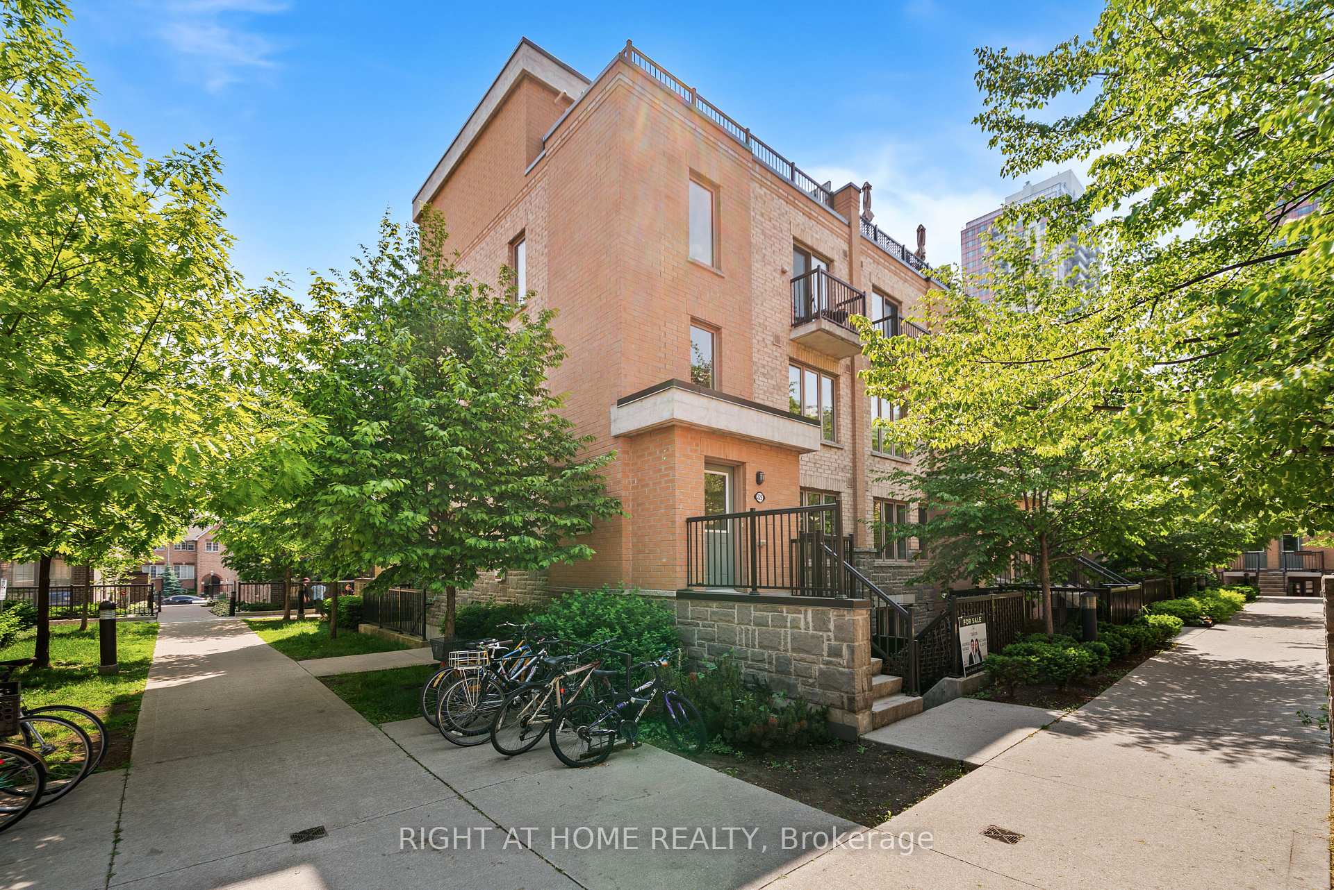3 Bedrooms Condo at 11 Foundry, Toronto For sale