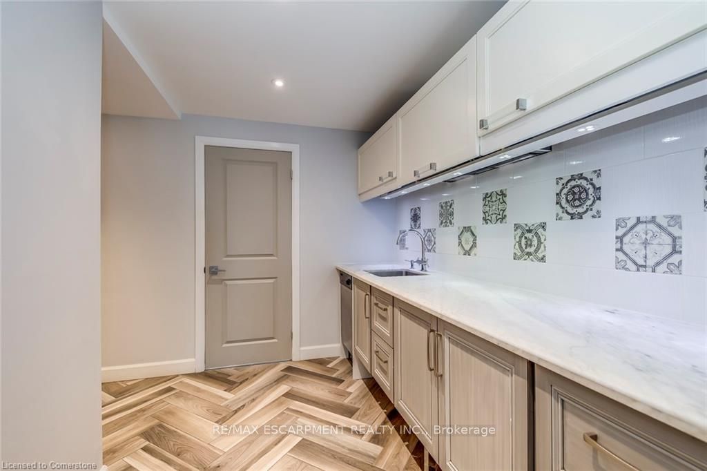 4306 Lakeshore Road