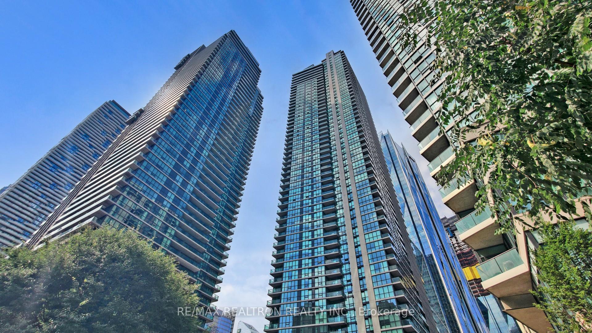 1 Bedroom Condo at 18 Harbour, Toronto For sale