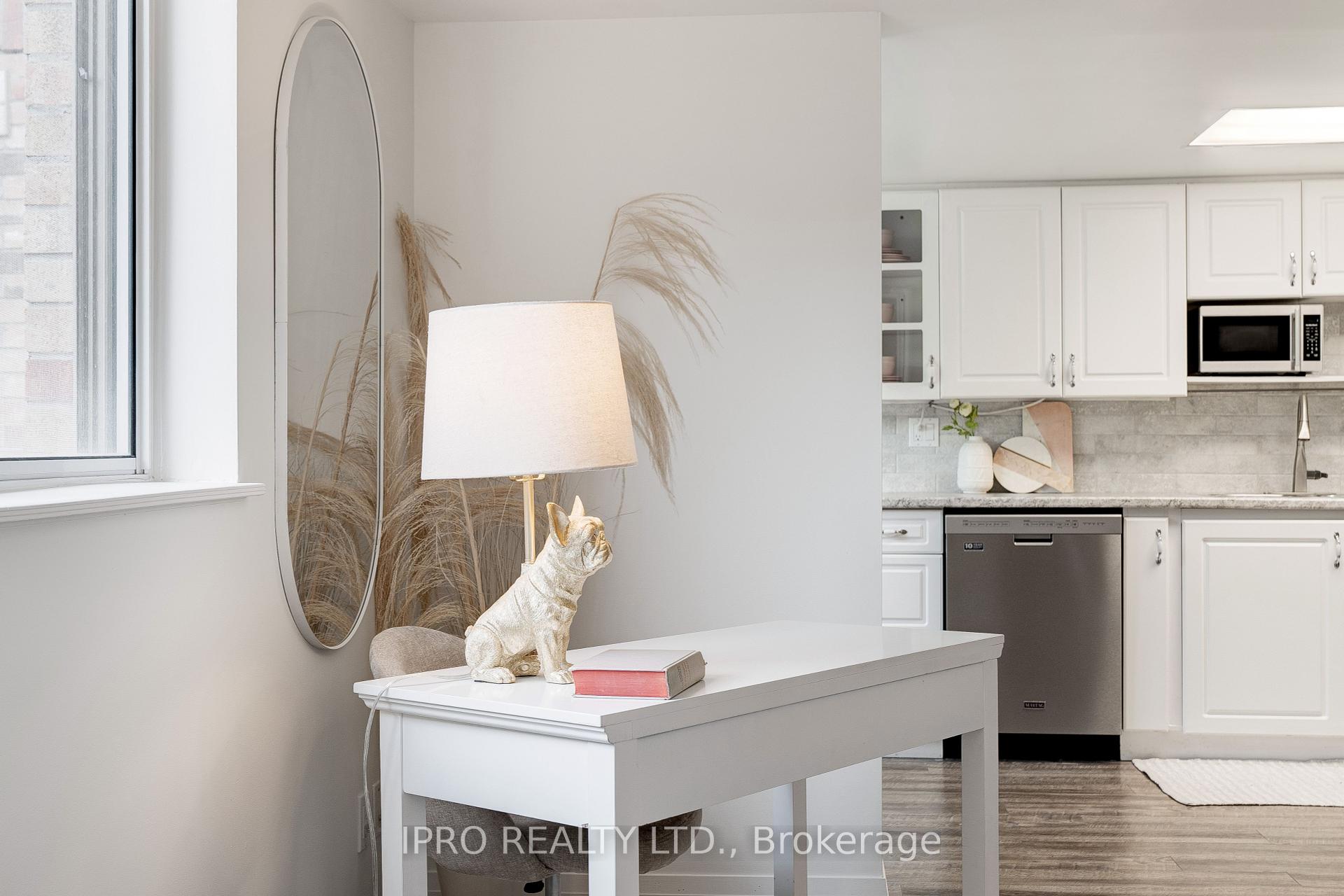 2 Bedrooms Condo at 3499 Upper Middle, Burlington For sale