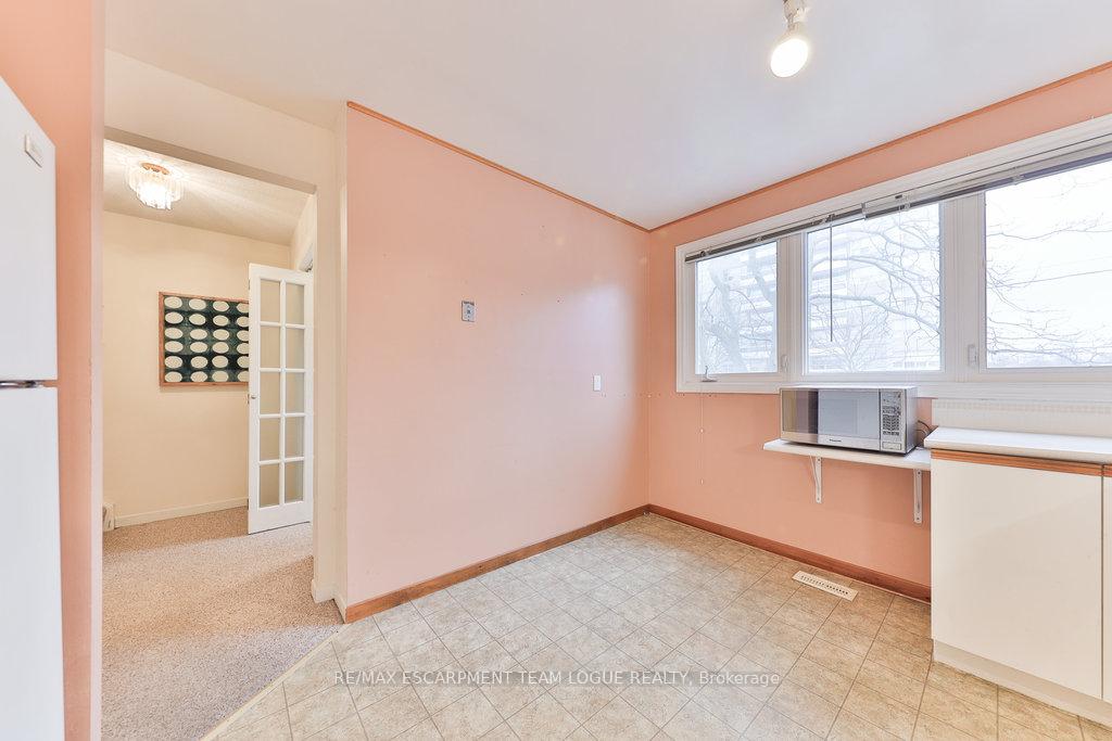 3 Bedrooms Condo at 2278 Marine,  Oakville For sale