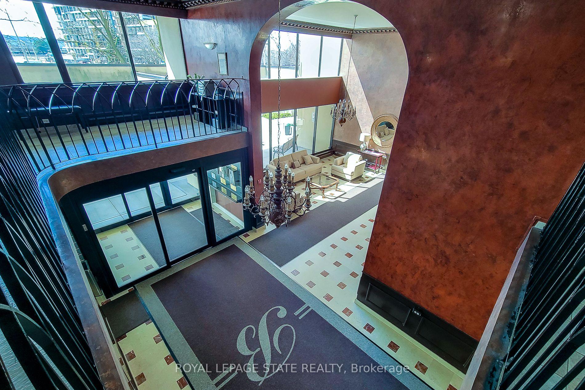 3 Bedrooms Condo at 301 Frances, Hamilton For sale
