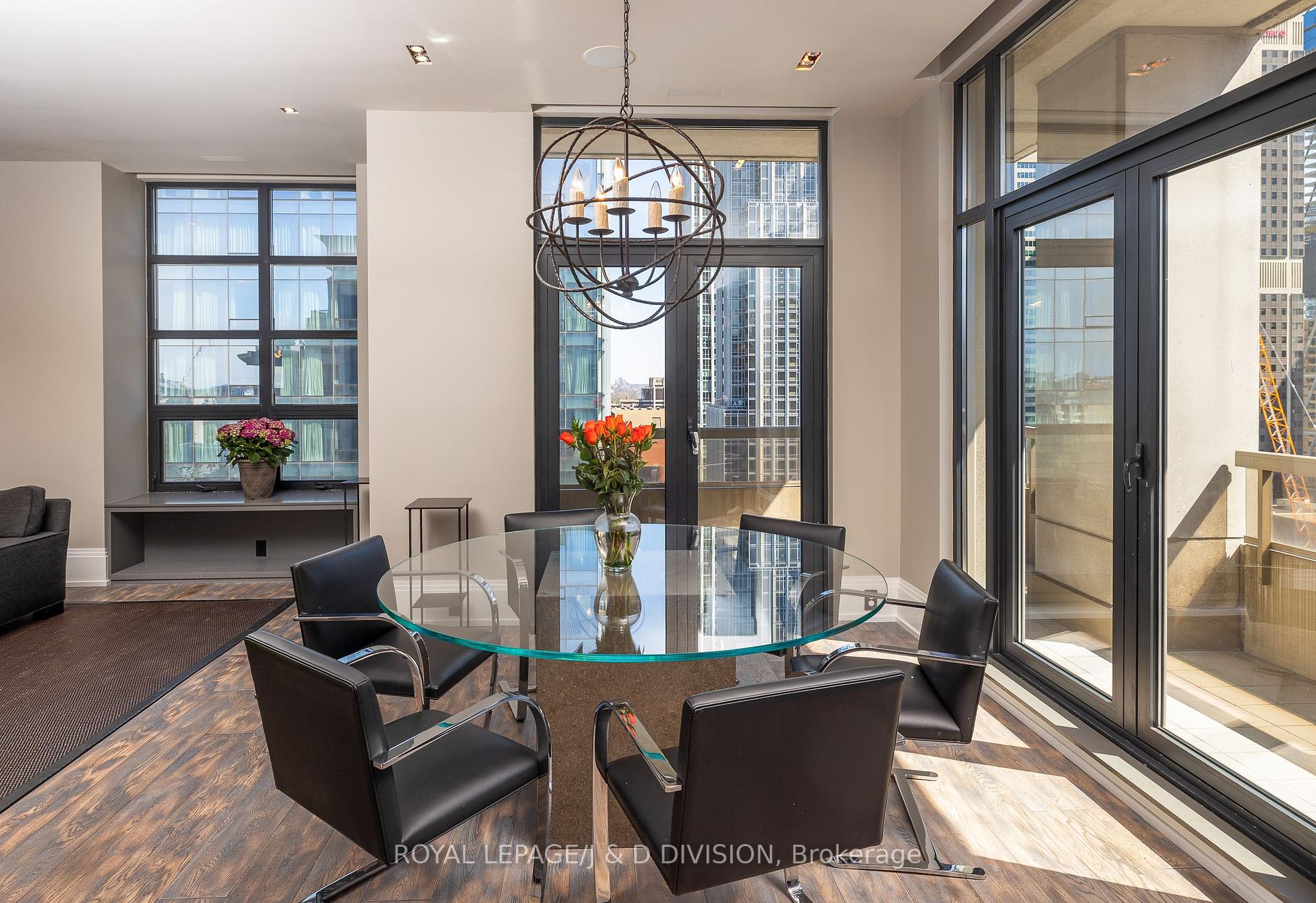 3 Bedrooms Condo at 68 Yorkville,  Toronto For sale
