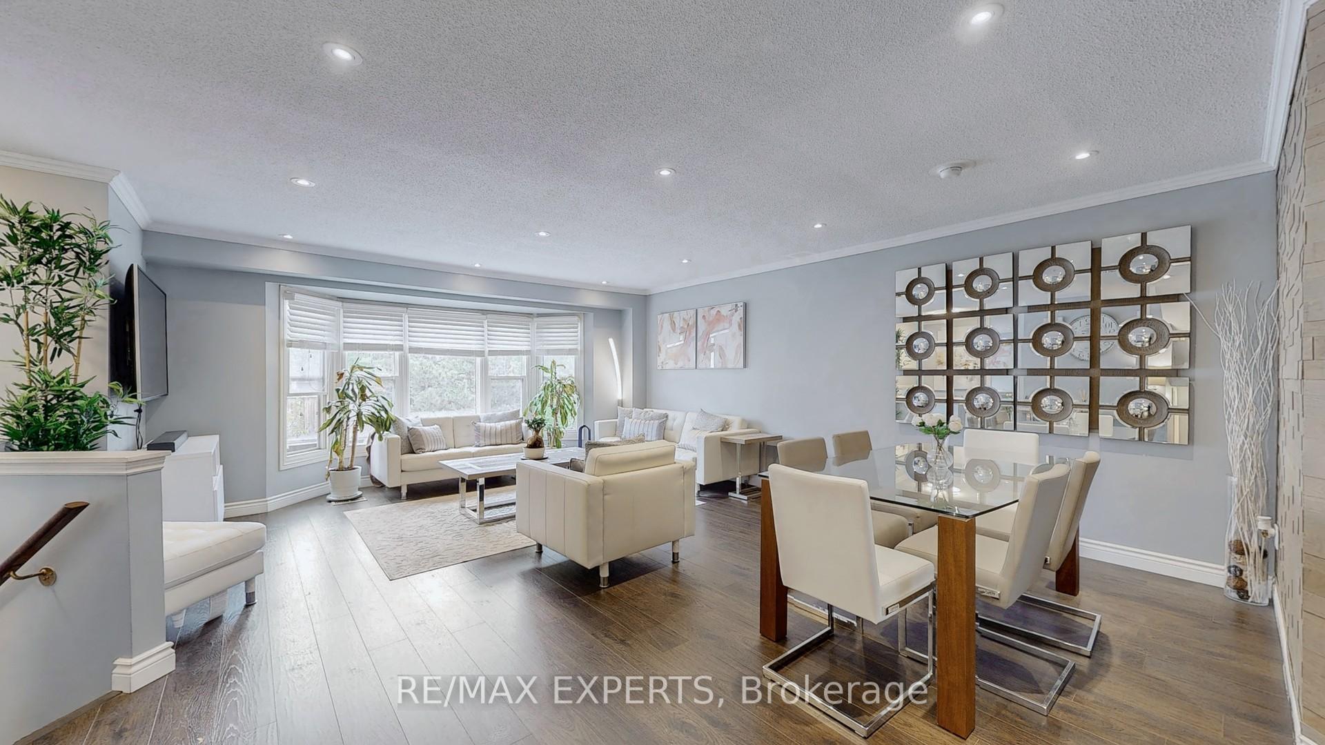 3 Bedrooms Condo at 43 Tamarack, Toronto For sale