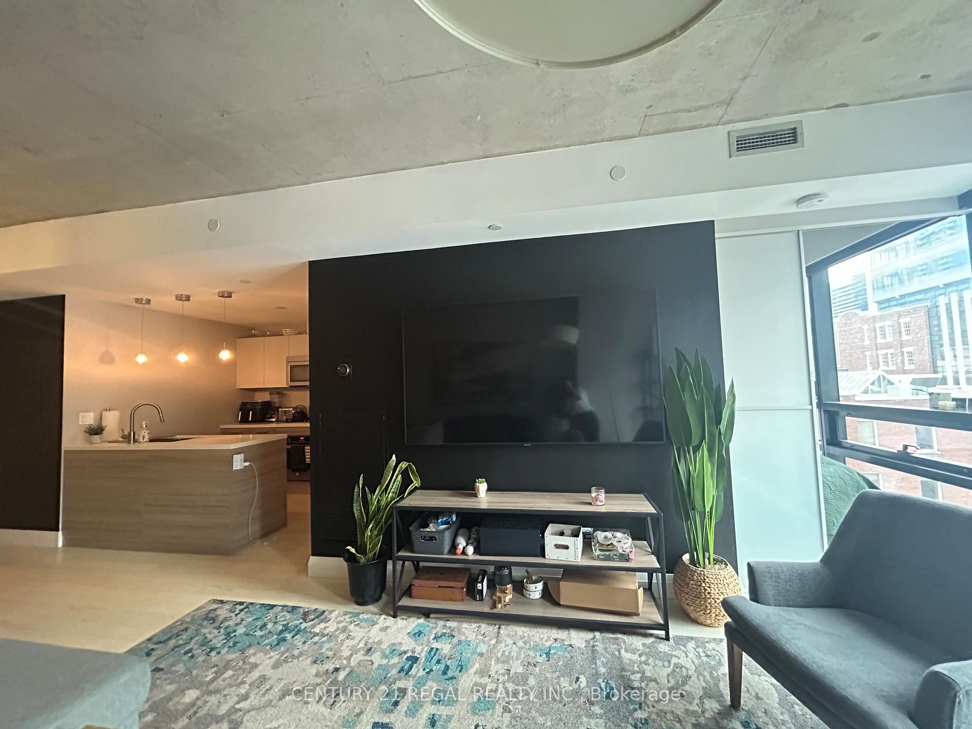 3 Bedrooms Condo at 224 King Street West,  Toronto For sale
