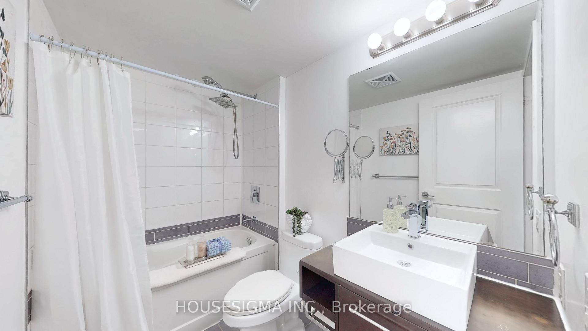 2 Bedrooms Condo at 190 Borough, Toronto For sale