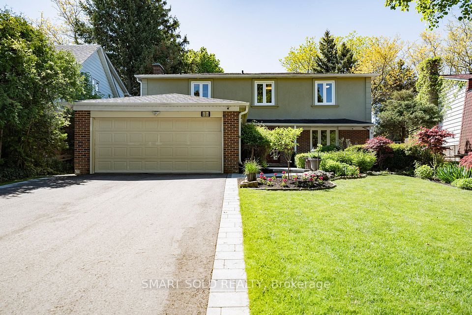 17 Woolsthorpe Crescent, Markham, ON L3T 4E1