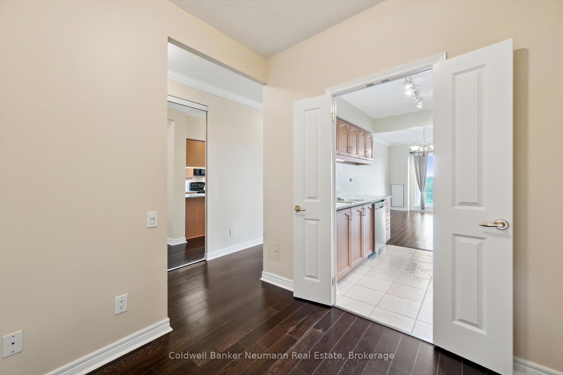 1 Bedroom Condo at 40 Old Mill, Oakville For sale