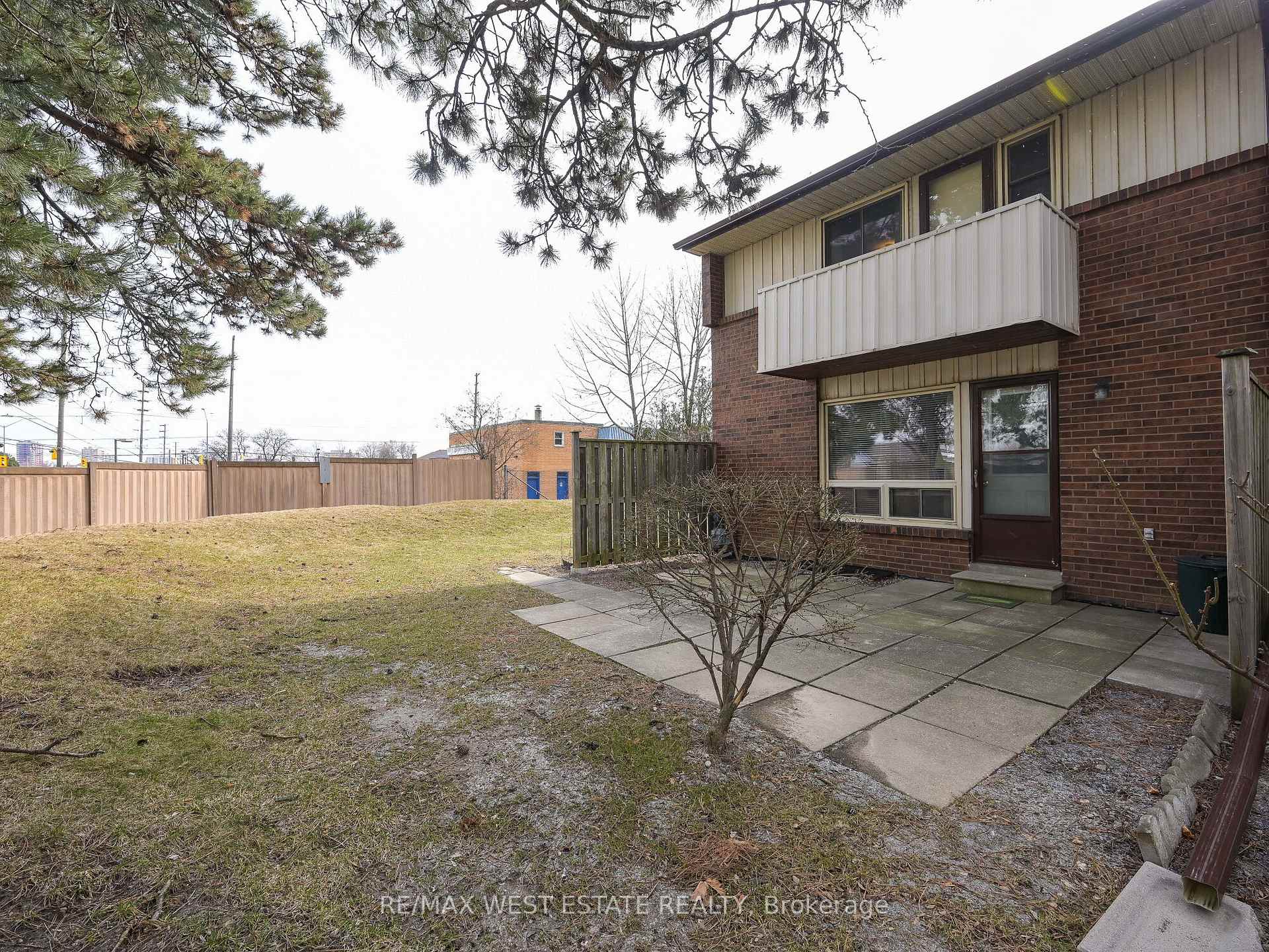 4 Bedrooms Condo at 3665 Flamewood,  Mississauga For sale