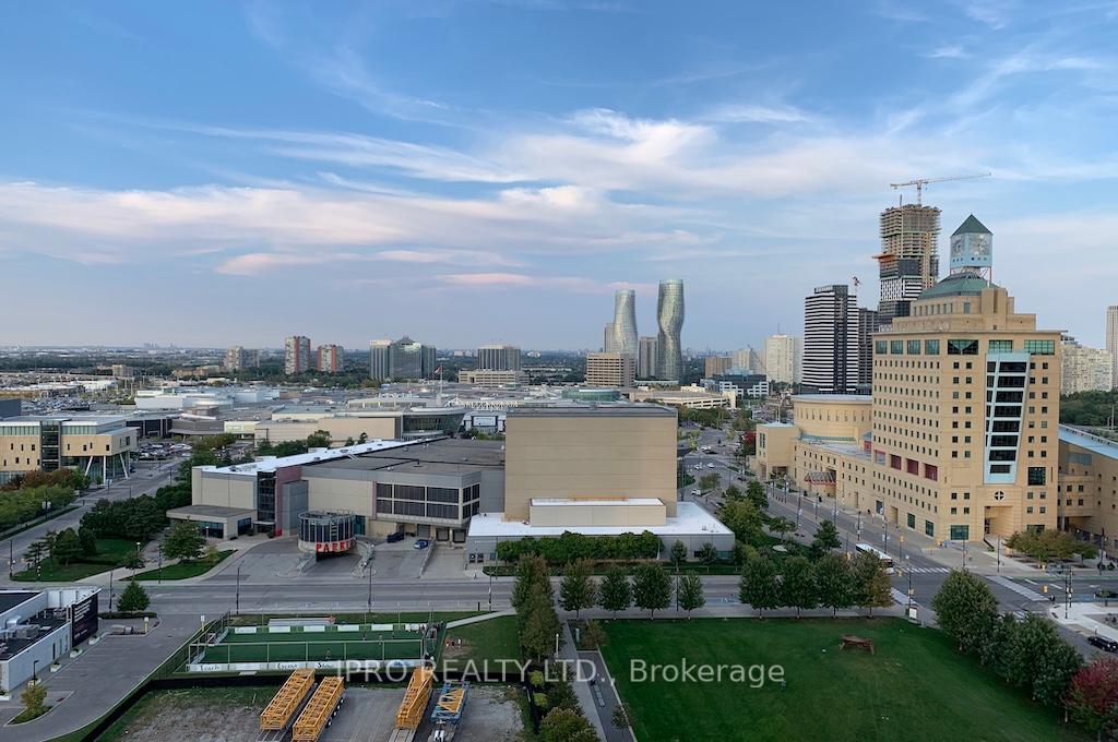 3 Bedrooms Condo at 388 Prince of Wales, Mississauga For sale