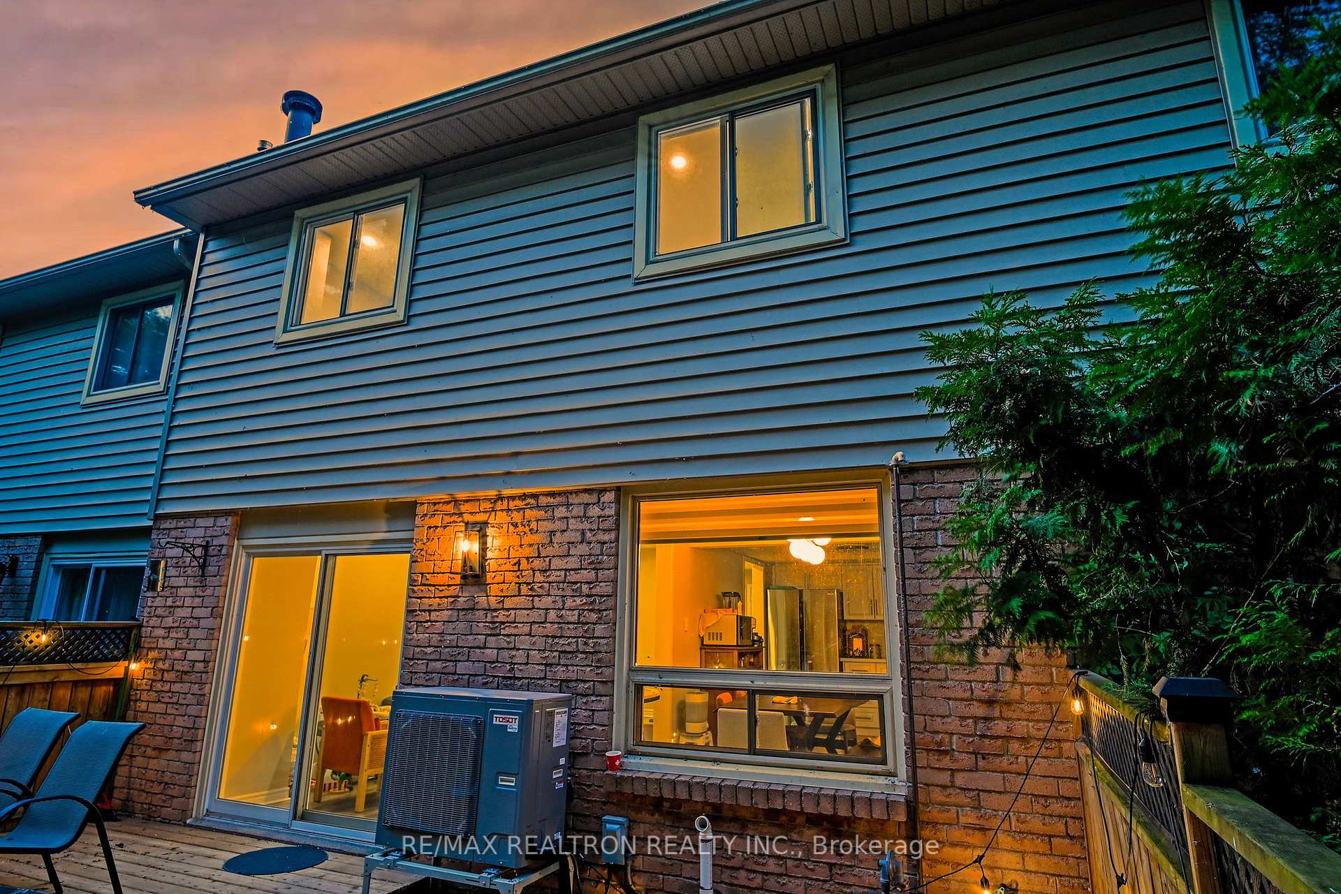 3 Bedrooms Condo at 5411 Lakeshore, Burlington For sale