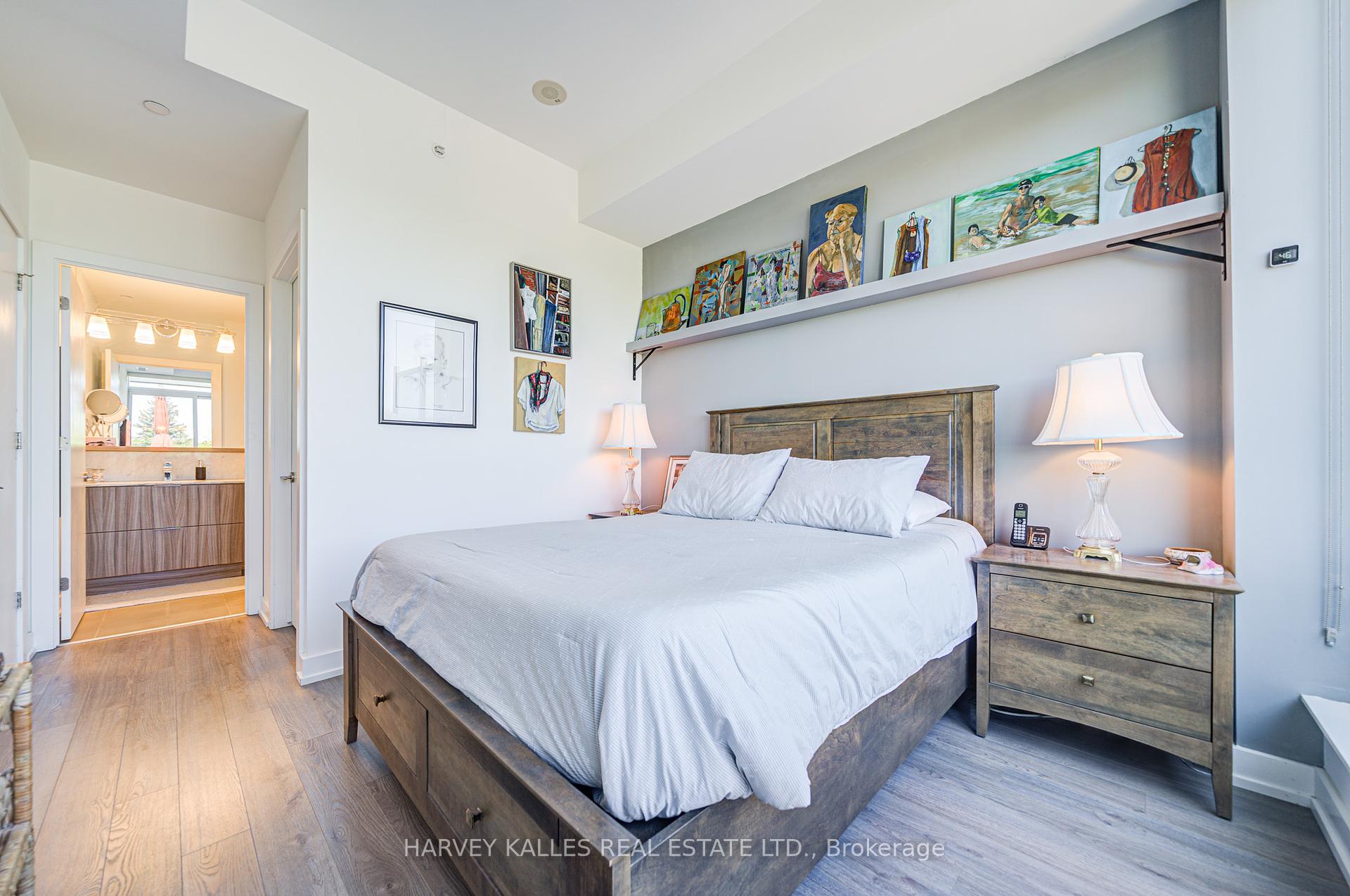 2 Bedrooms Condo at 6 Parkwood, Toronto For sale