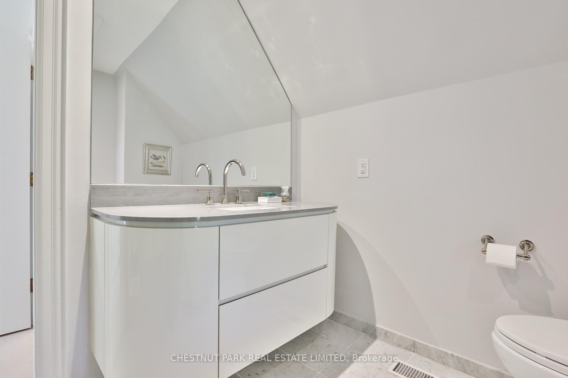 2 Bedrooms Condo at 89 Elm, Toronto For sale