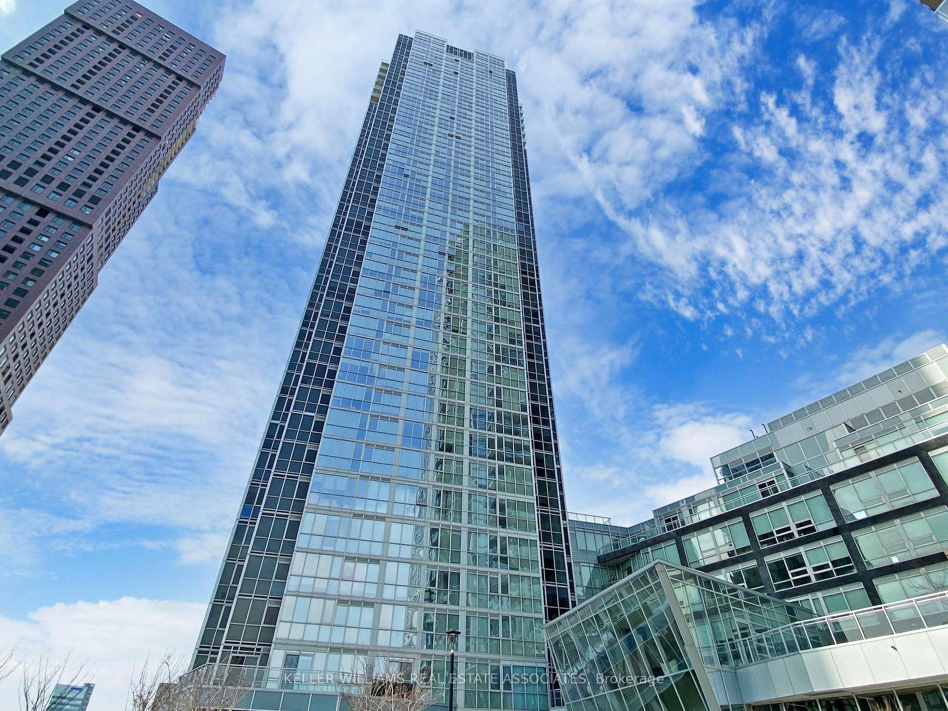 2 Bedrooms Condo at 2916 Highway 7, Vaughan For sale