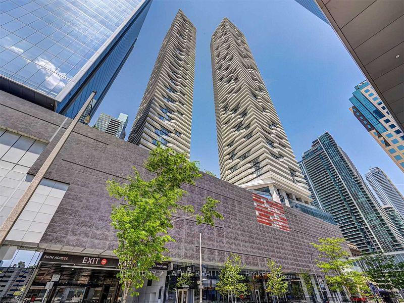 Condo at 100 Harbour, Toronto For sale
