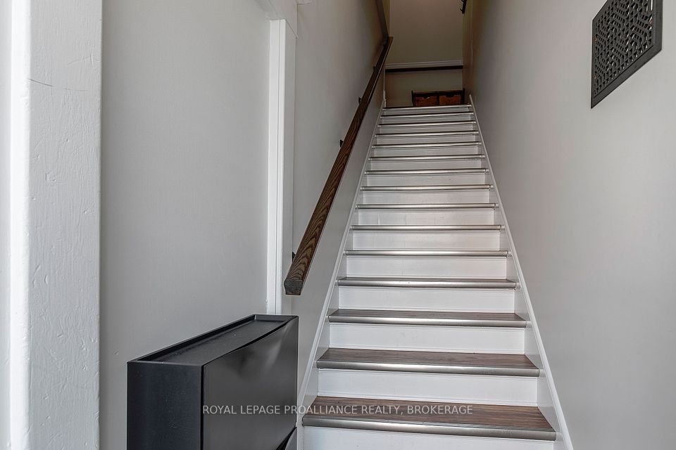 163 King Street, Gananoque, ON K7G 1G3