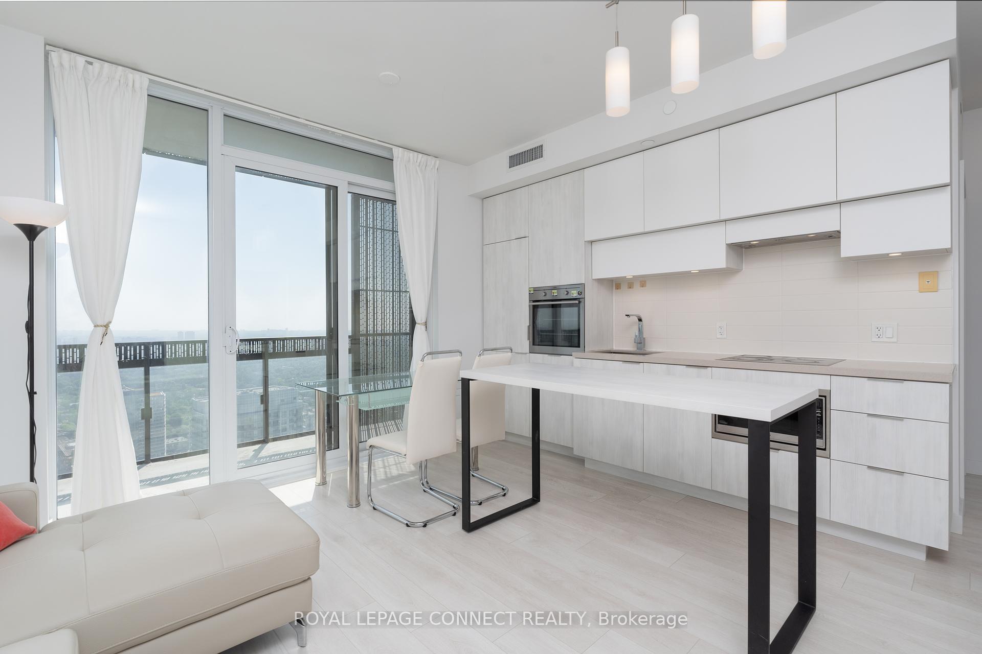 2 Bedrooms Condo at 8 Eglinton, Toronto For sale