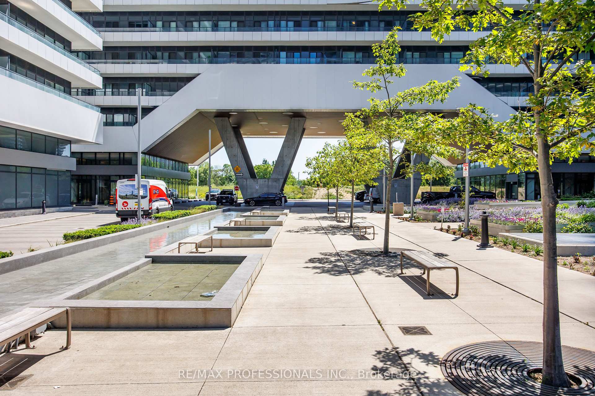2 Bedrooms Condo at 20 Shore Breeze, Toronto For sale