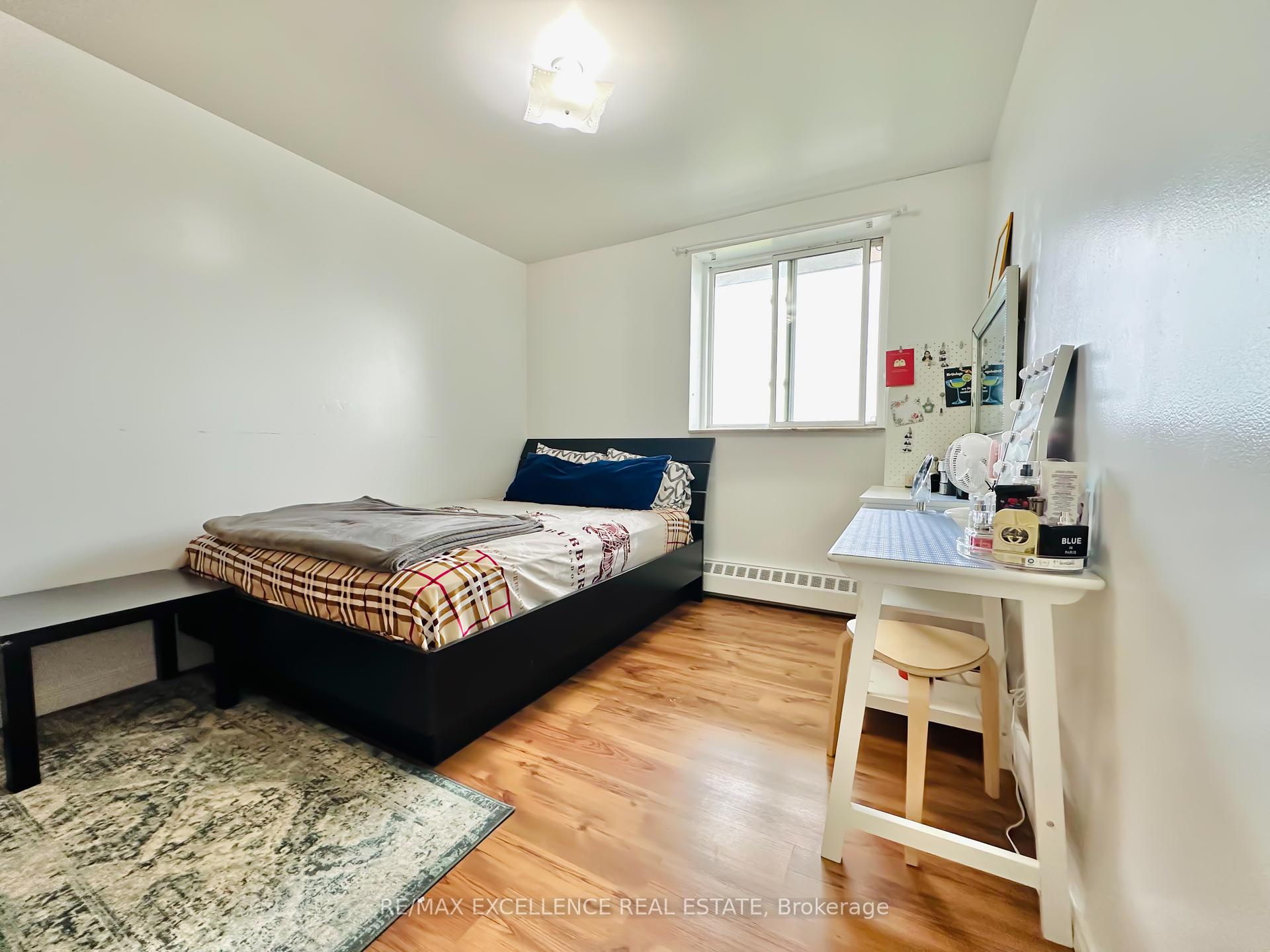 2 Bedrooms Condo at 3533 Derry,  Mississauga For sale