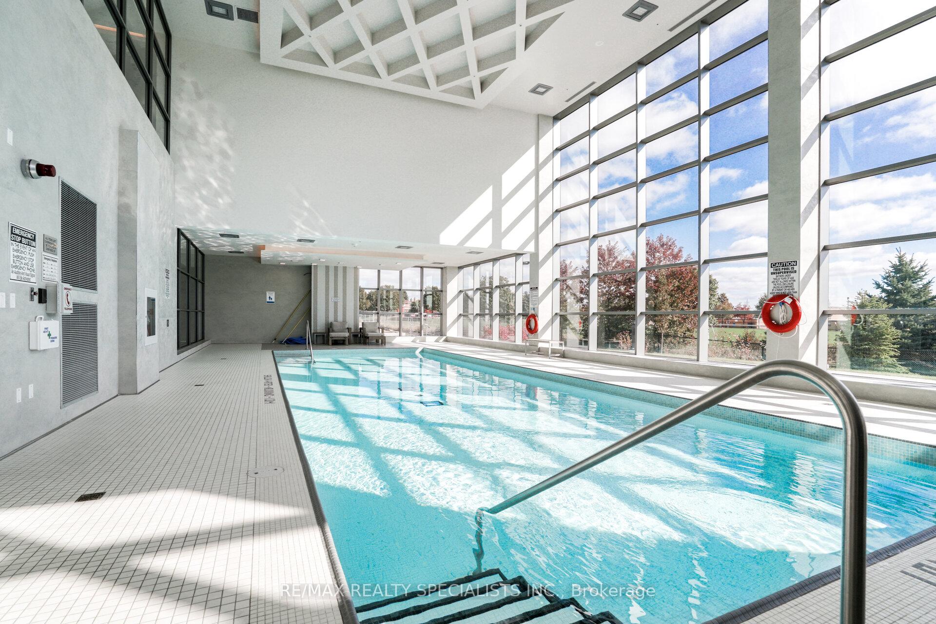 3 Bedrooms Condo at 4677 Glen Erin, Mississauga For sale