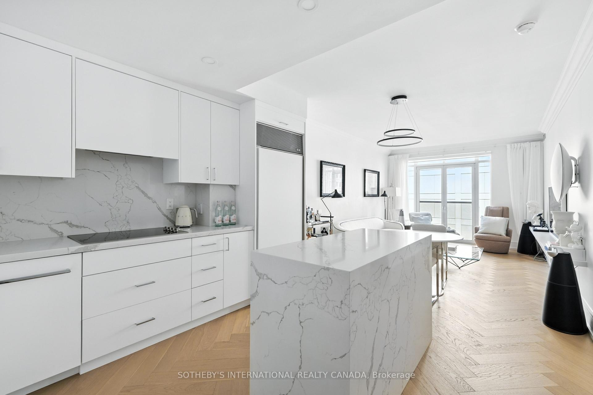 2 Bedrooms Condo at 10 Bellair, Toronto For sale