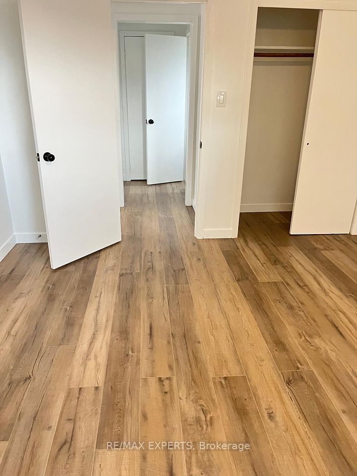 12 Sand Beach Road W 6