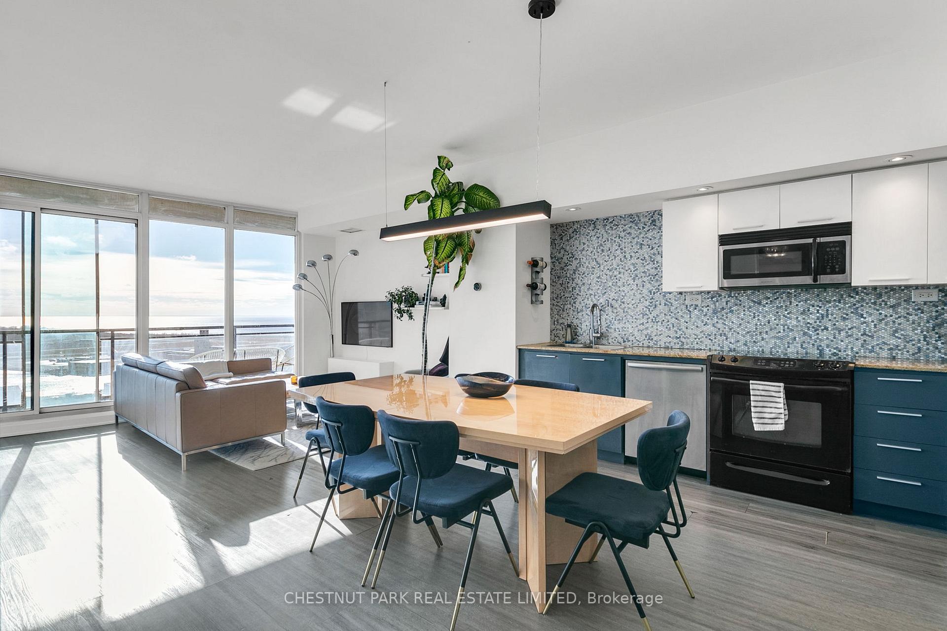 3 Bedrooms Condo at 25 Capreol, Toronto For sale