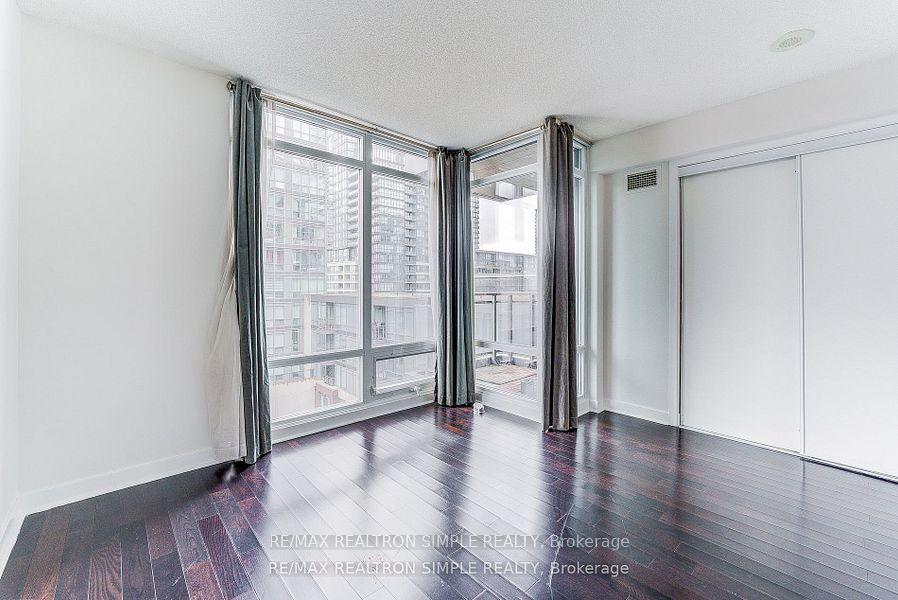 2 Bedrooms Condo at 15 Brunel, Toronto For sale