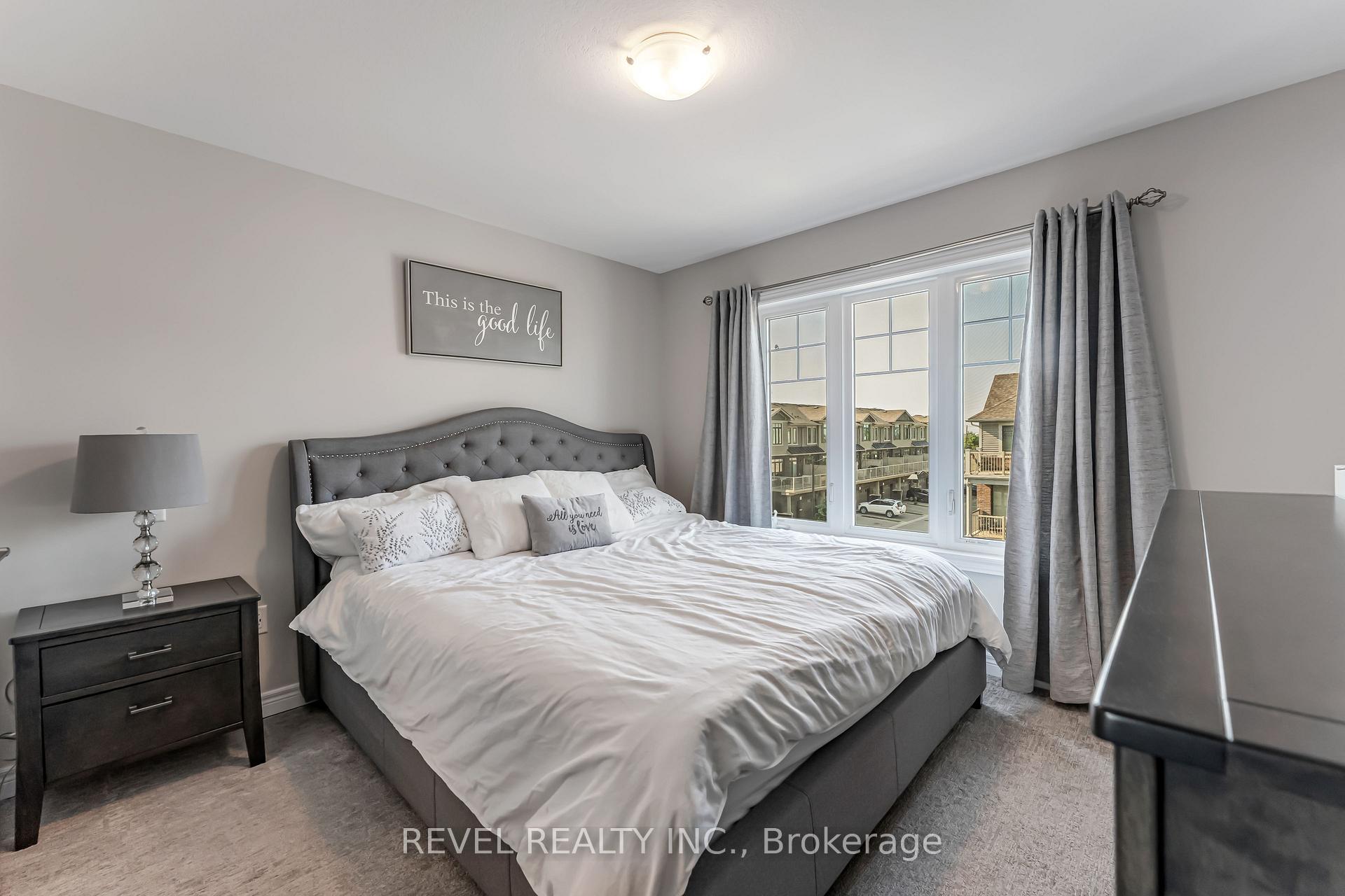 3 Bedrooms Condo at 288 Glover, Hamilton For sale