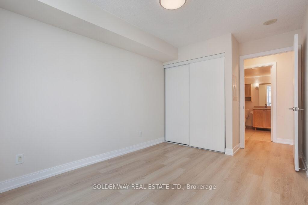 1 Bedroom Condo at 25 Viking, Toronto For sale