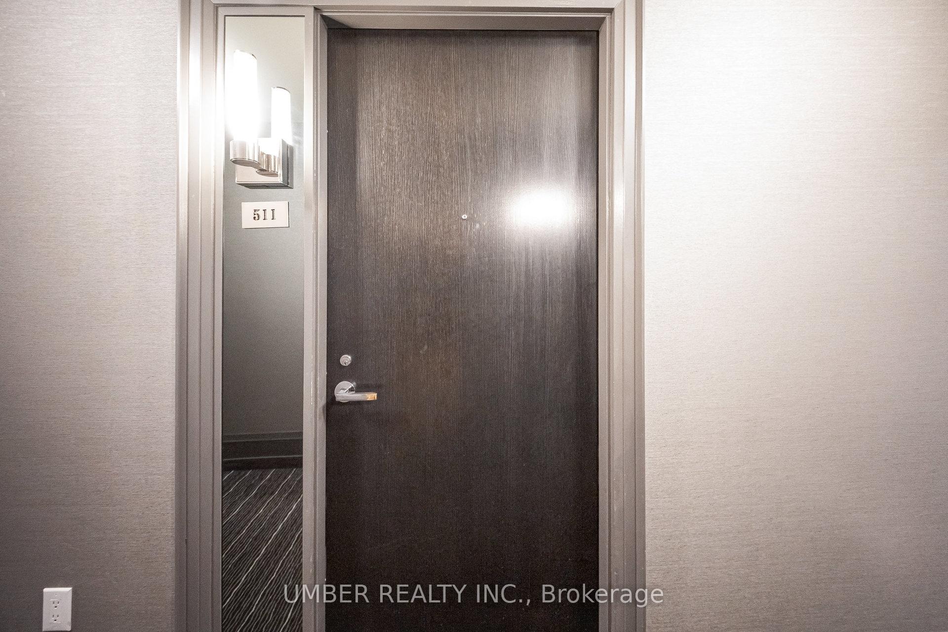 2 Bedrooms Condo at 11 Bronte, Oakville For sale
