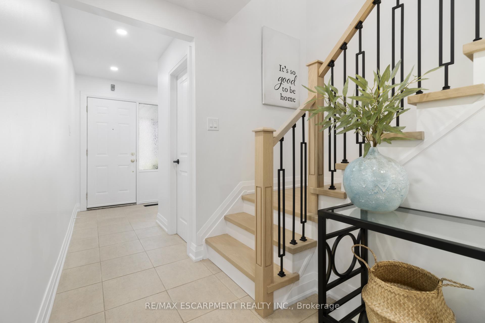 3 Bedrooms Condo at 2020 South Millway,  Mississauga For sale