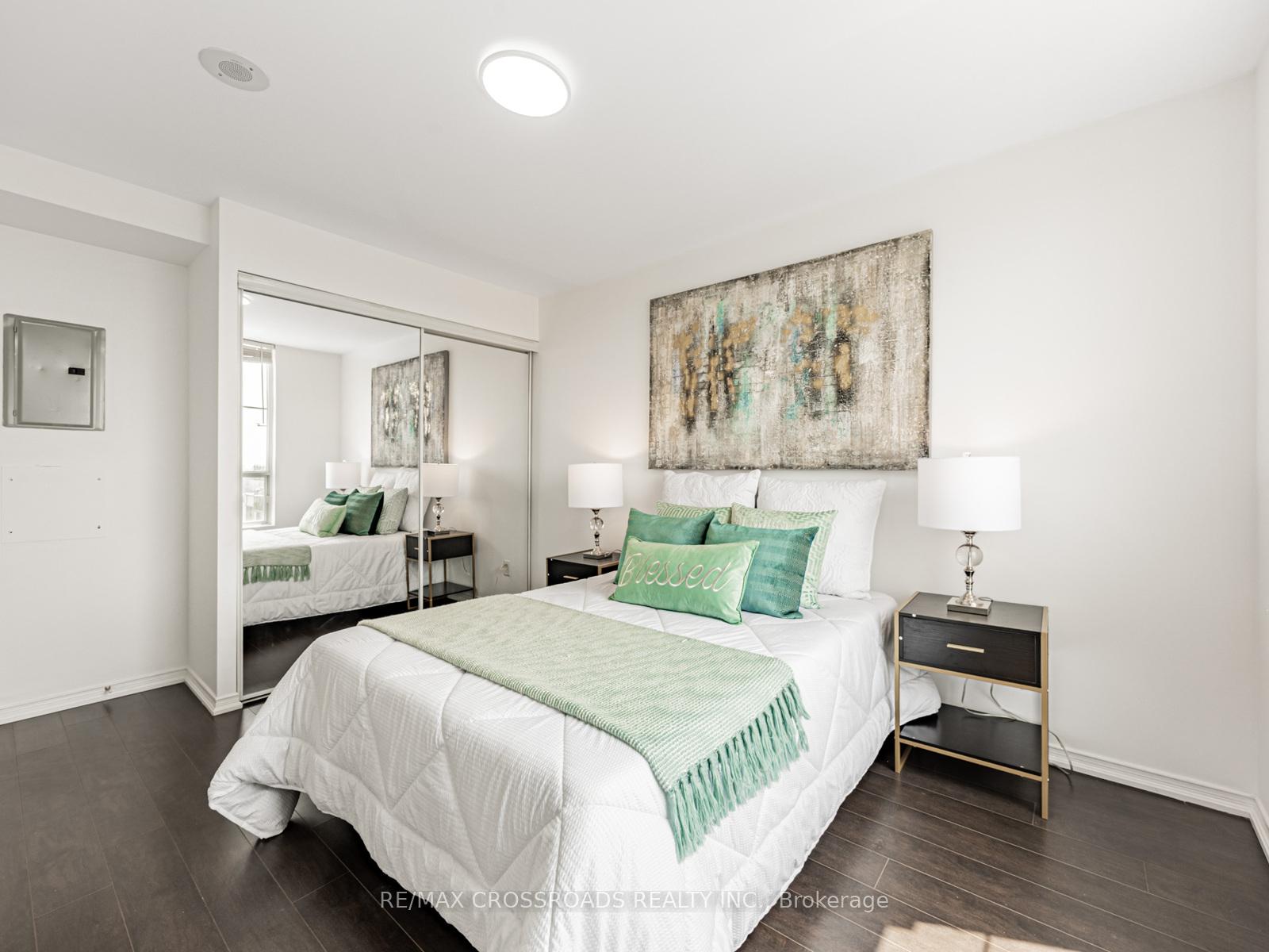 2 Bedrooms Condo at 6 Rosebank, Toronto For sale