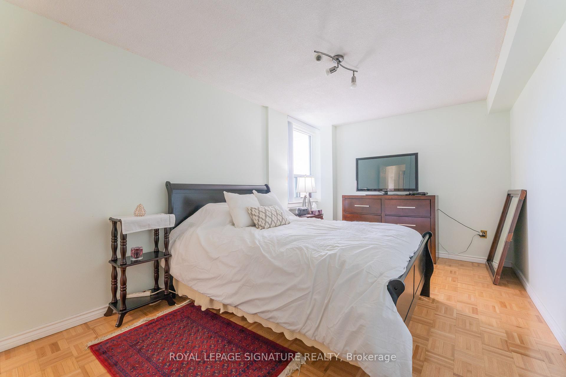 2 Bedrooms Condo at 15 Torrance, Toronto For sale