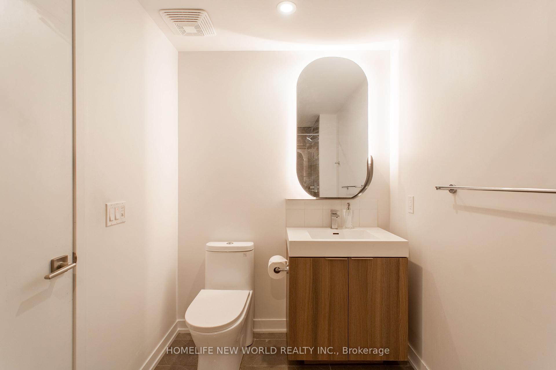 2 Bedrooms Condo at 15 Holmes, Toronto For sale