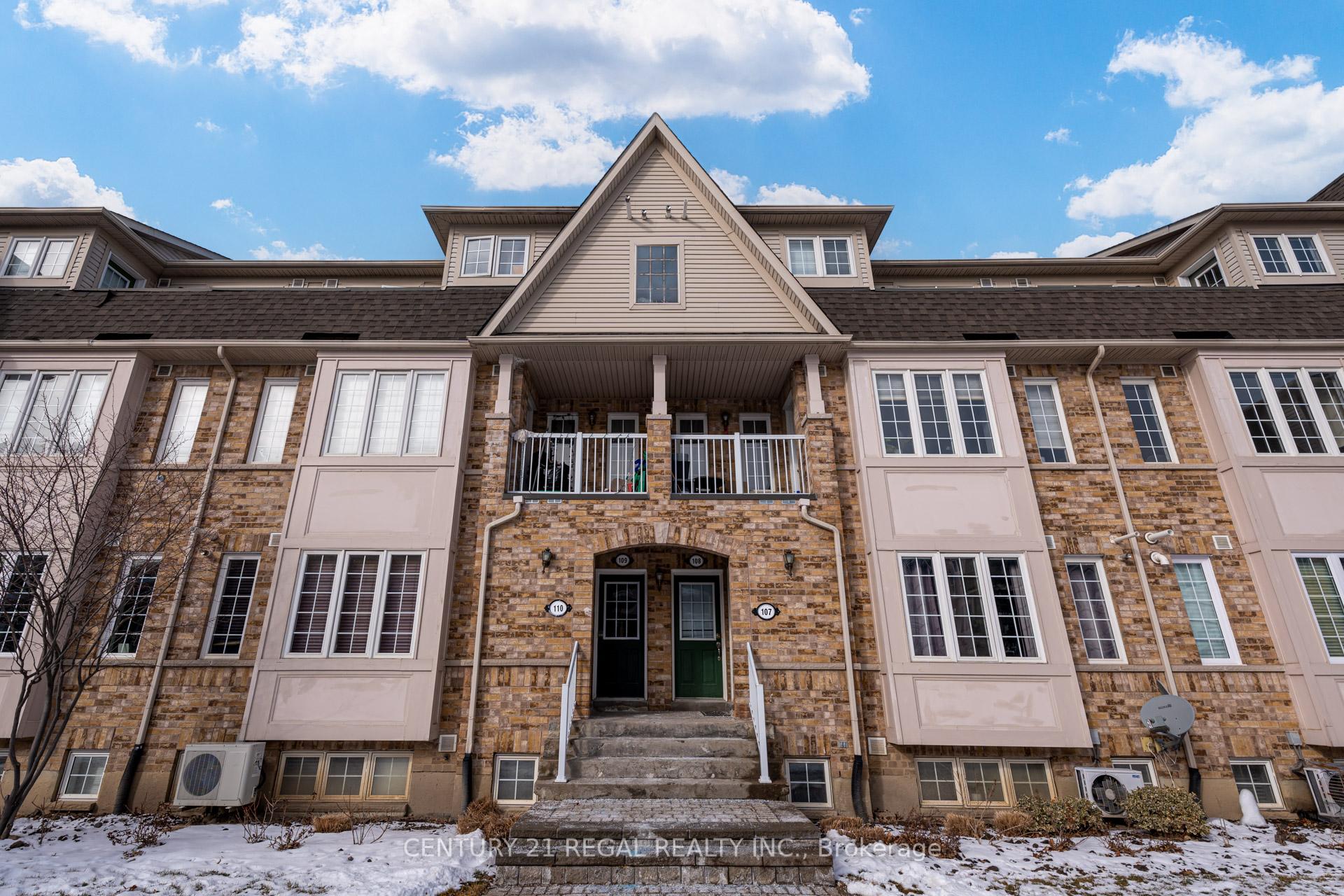 3 Bedrooms Condo at 42 Pinery,  Toronto For sale